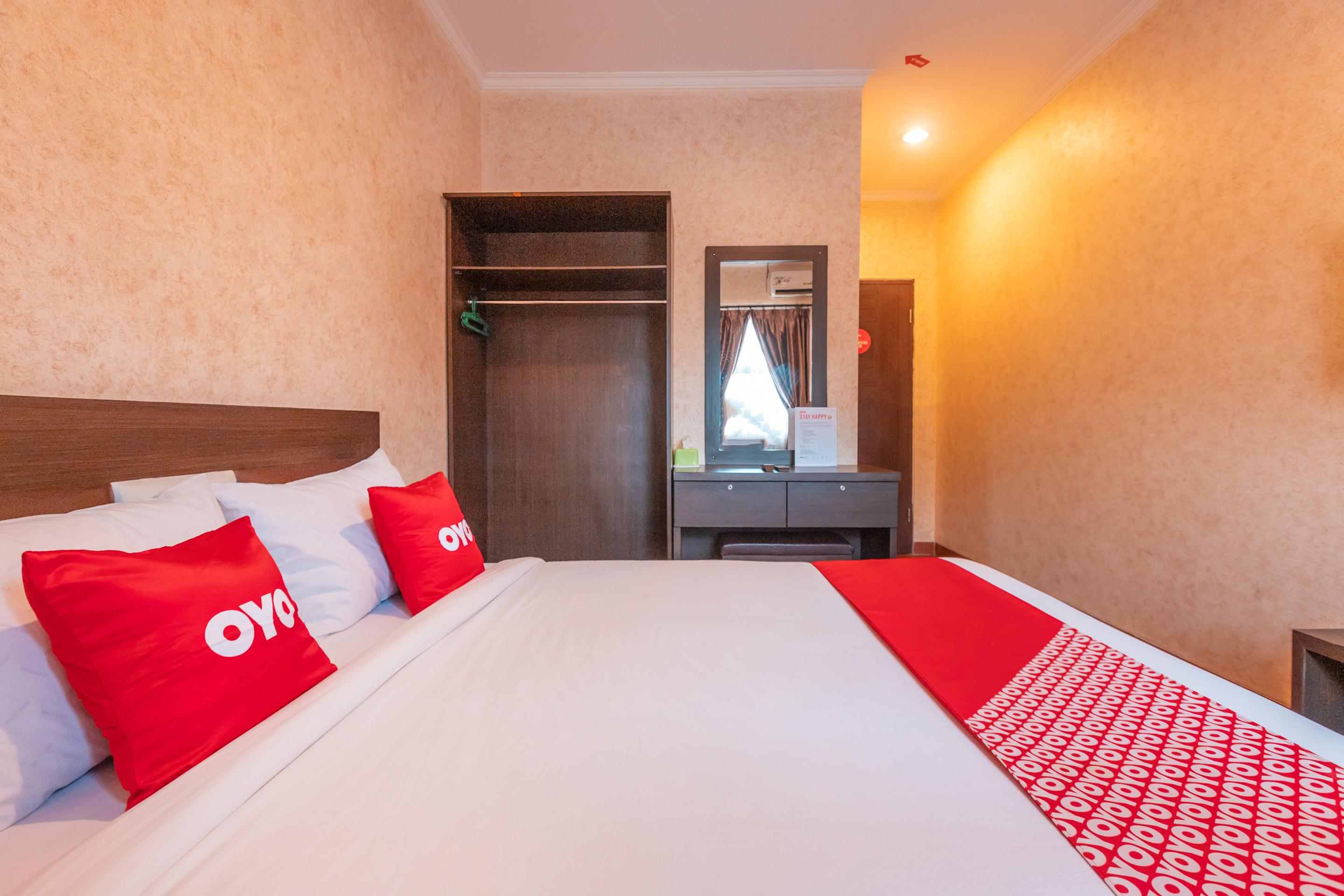 Vaccinated Staff - Oyo Flagship 2131 Hotel Binong Tangerang Esterno foto