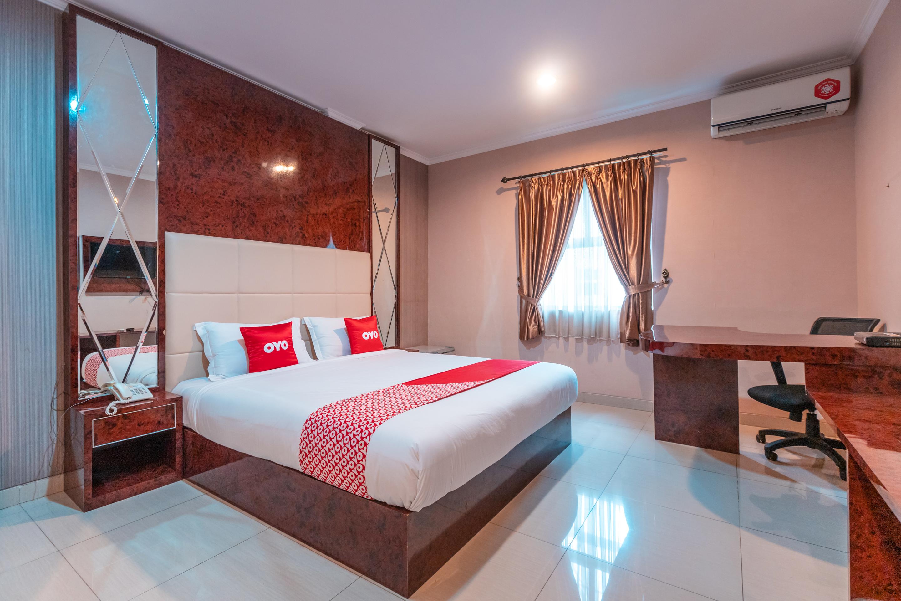 Vaccinated Staff - Oyo Flagship 2131 Hotel Binong Tangerang Esterno foto