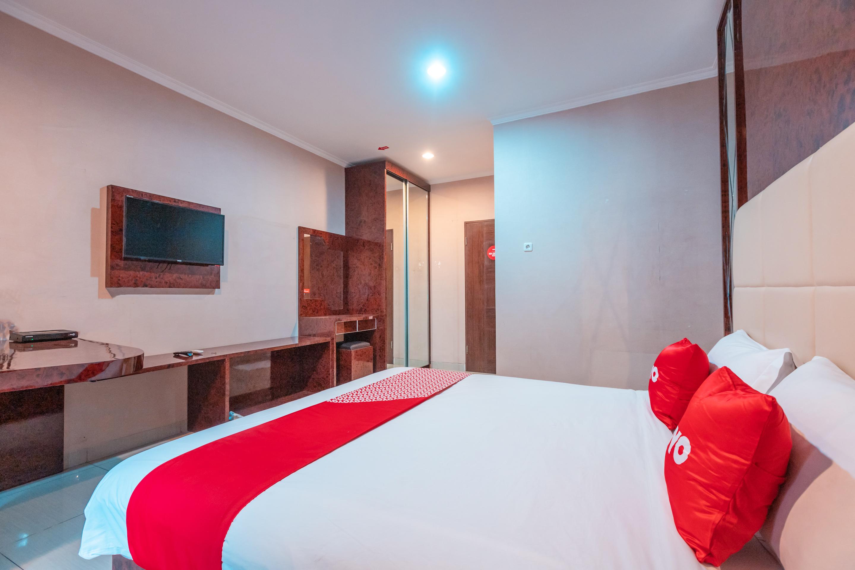 Vaccinated Staff - Oyo Flagship 2131 Hotel Binong Tangerang Esterno foto