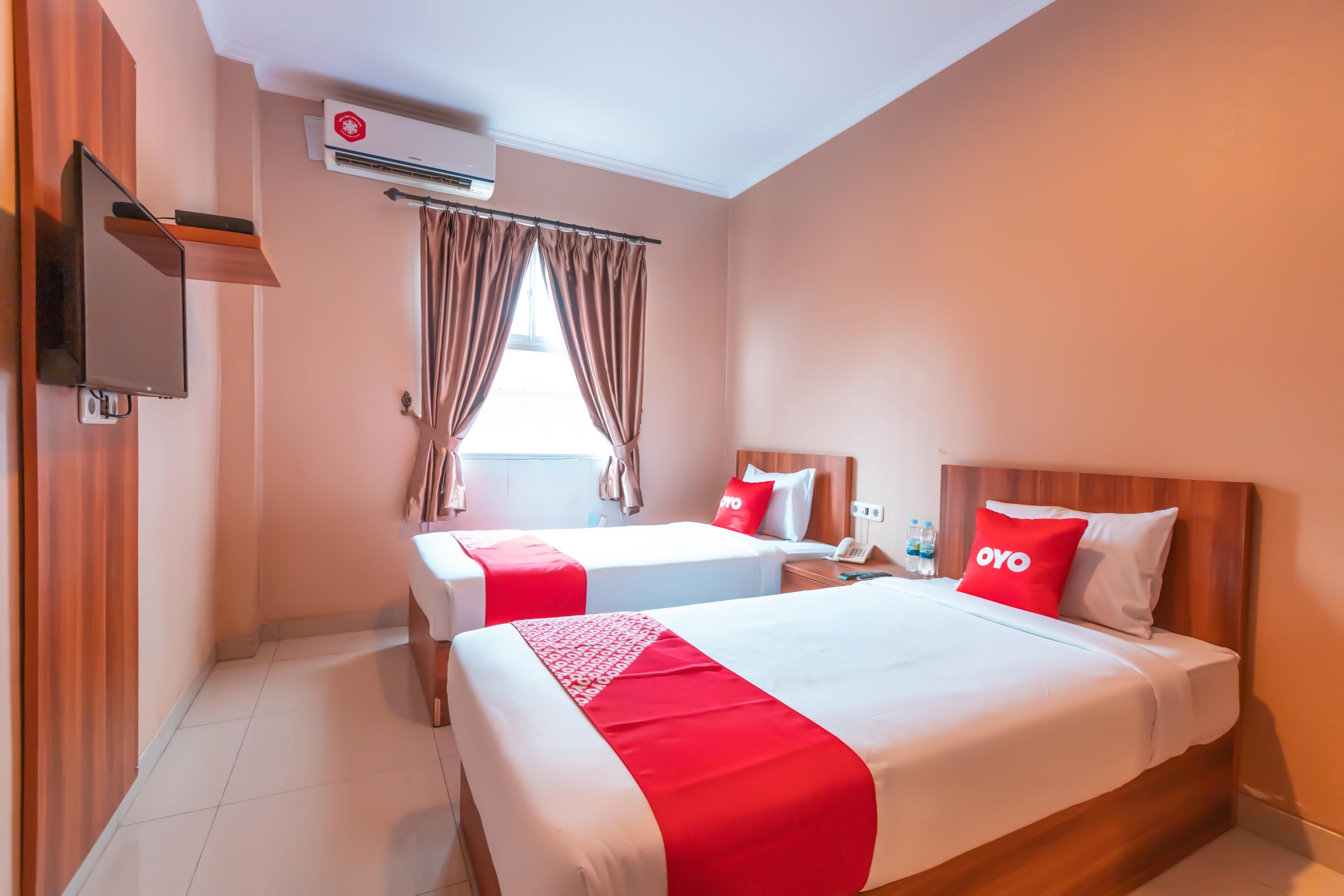 Vaccinated Staff - Oyo Flagship 2131 Hotel Binong Tangerang Esterno foto